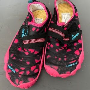 Ubfen Girls Pink and Black Water shoes Swim Hiking New Size 13.5 Girls